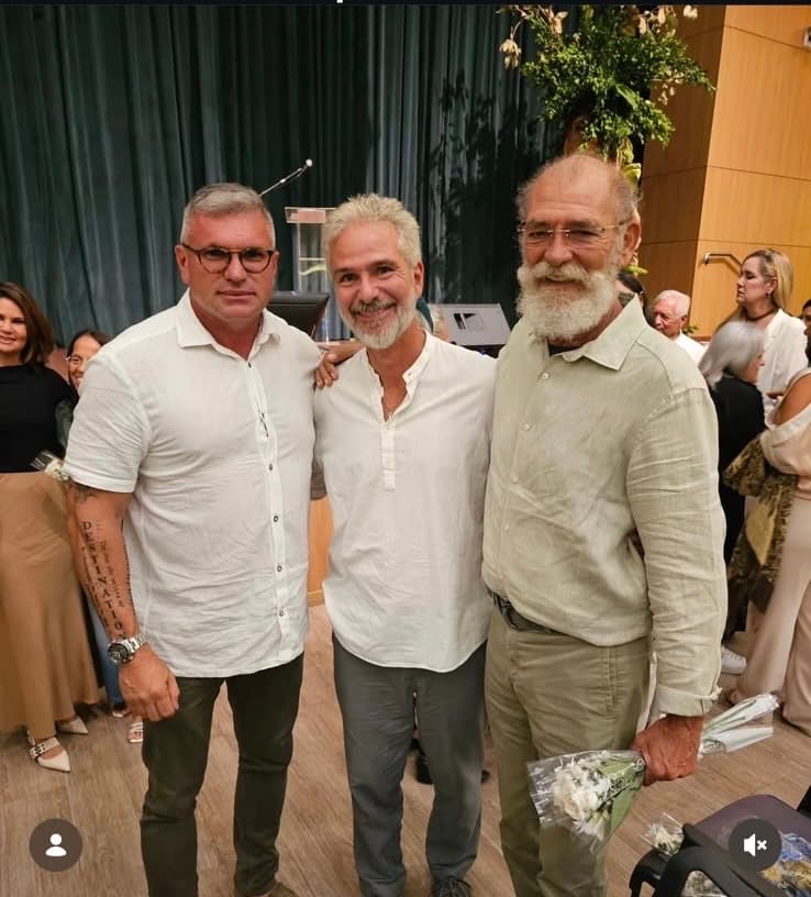 Julian Lemos com autoridades da área de saúde mental e terapias psicodélicas